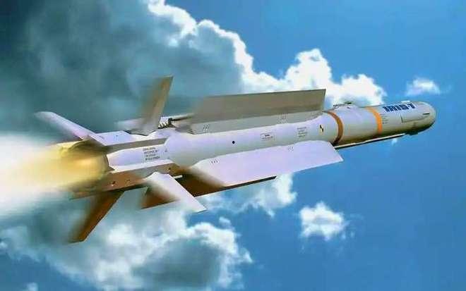 中国最新爆料武器是什么,我国最新爆料尖端武器震撼亮相  第2张